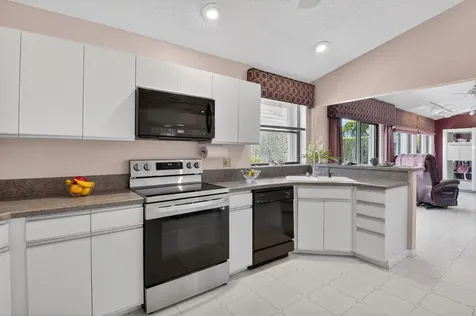 2570 Nw 13th Street Delray Beach FL 33445