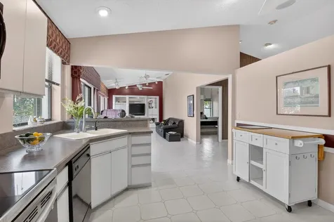 2570 Nw 13th Street Delray Beach FL 33445