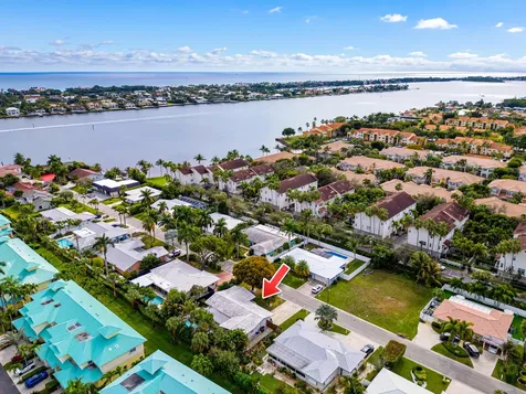 113 Park Lane Hypoluxo FL 33462