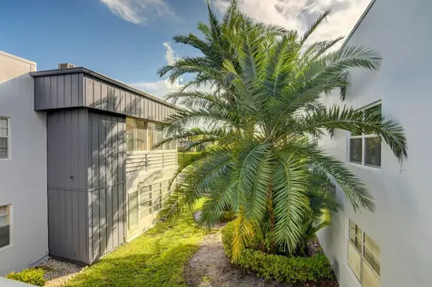 42 Burgundy A Delray Beach FL 33484