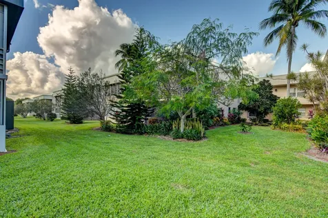 42 Burgundy A Delray Beach FL 33484
