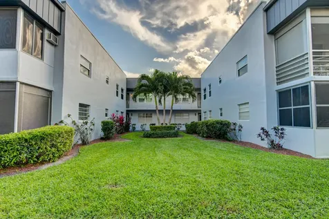 42 Burgundy A Delray Beach FL 33484