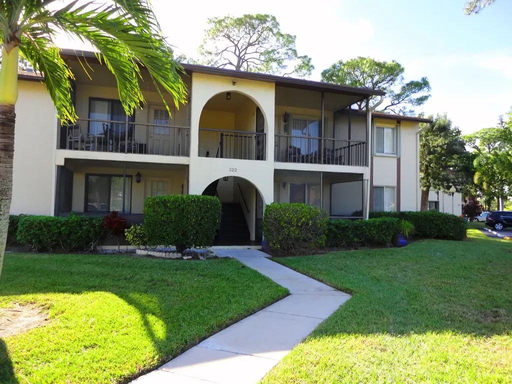 322 Knotty Pine Circle Greenacres FL 33463
