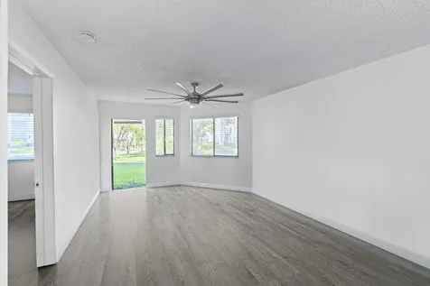 3138 Via Poinciana Lake Worth FL 33467