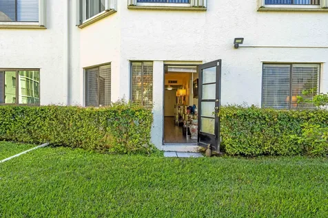 3138 Via Poinciana Lake Worth FL 33467