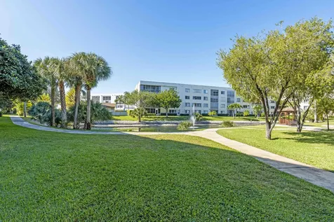 3138 Via Poinciana Lake Worth FL 33467
