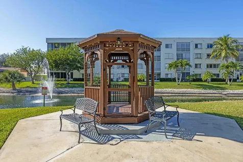 3138 Via Poinciana Lake Worth FL 33467