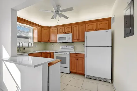 94 Stratford G West Palm Beach FL 33417