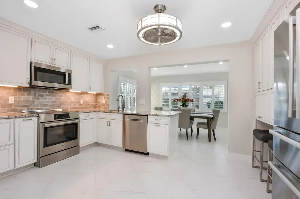 2390 Sw 13th Avenue Boynton Beach FL 33426