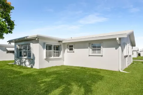 2390 Sw 13th Avenue Boynton Beach FL 33426