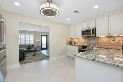 2390 Sw 13th Avenue Boynton Beach FL 33426