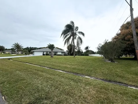 2092 Se Allamanda Drive Port Saint Lucie FL 34952