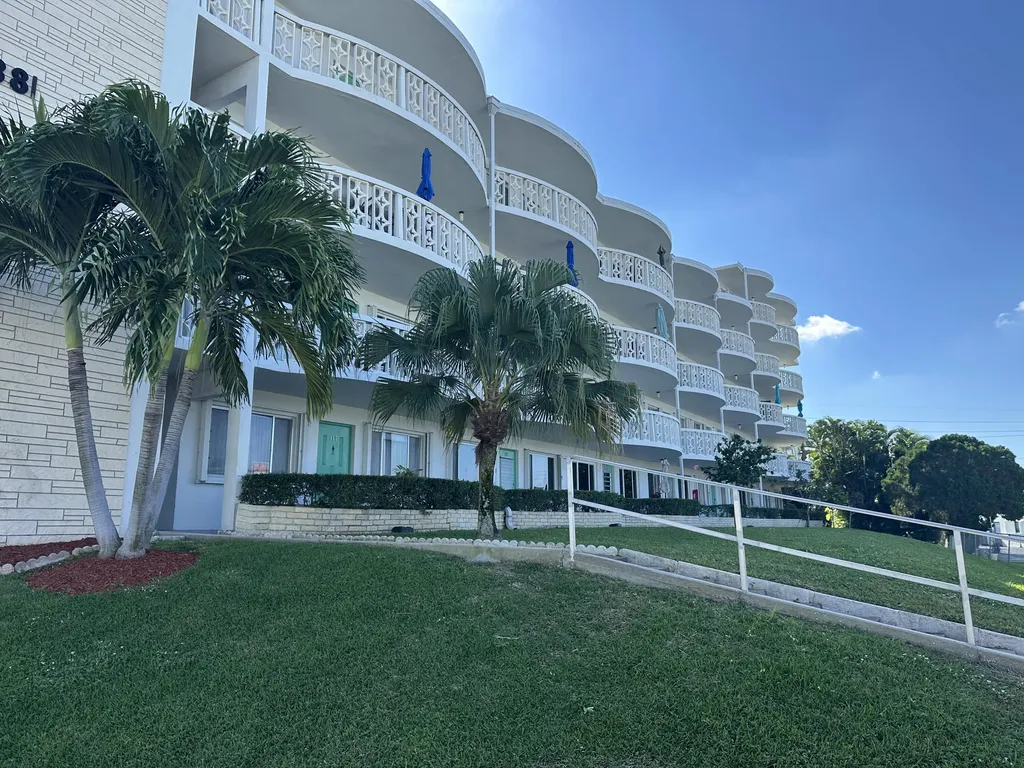 2381 Sunset Avenue Lake Worth FL 33461