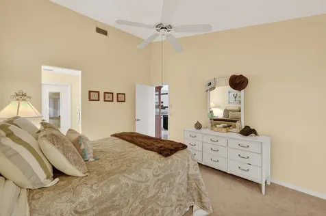 2540 Se Tropical East Circle Port Saint Lucie FL 34952