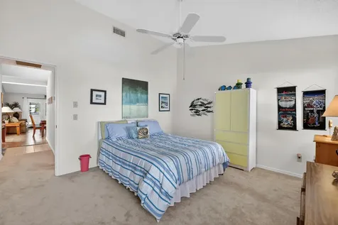 2540 Se Tropical East Circle Port Saint Lucie FL 34952