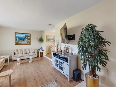 2543 SE Price Court Port Saint Lucie FL 34953