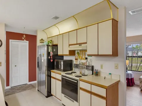 2543 SE Price Court Port Saint Lucie FL 34953