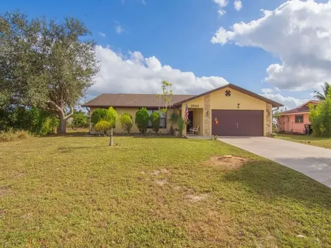 2543 SE Price Court Port Saint Lucie FL 34953