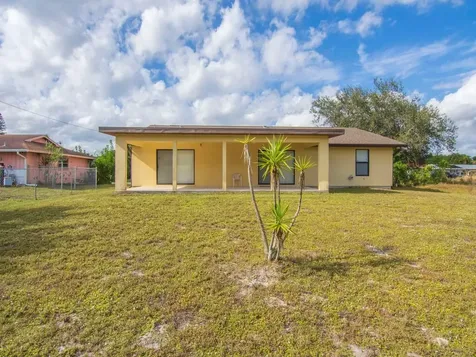 2543 SE Price Court Port Saint Lucie FL 34953