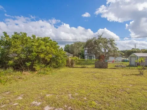 2543 SE Price Court Port Saint Lucie FL 34953