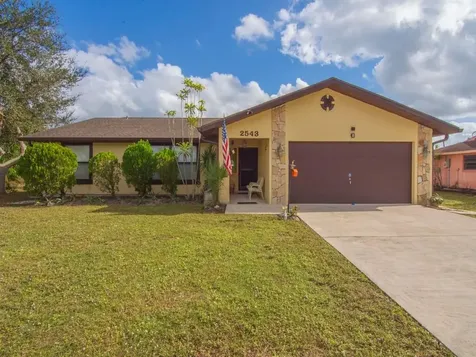 2543 SE Price Court Port Saint Lucie FL 34953