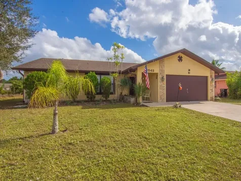 2543 SE Price Court Port Saint Lucie FL 34953