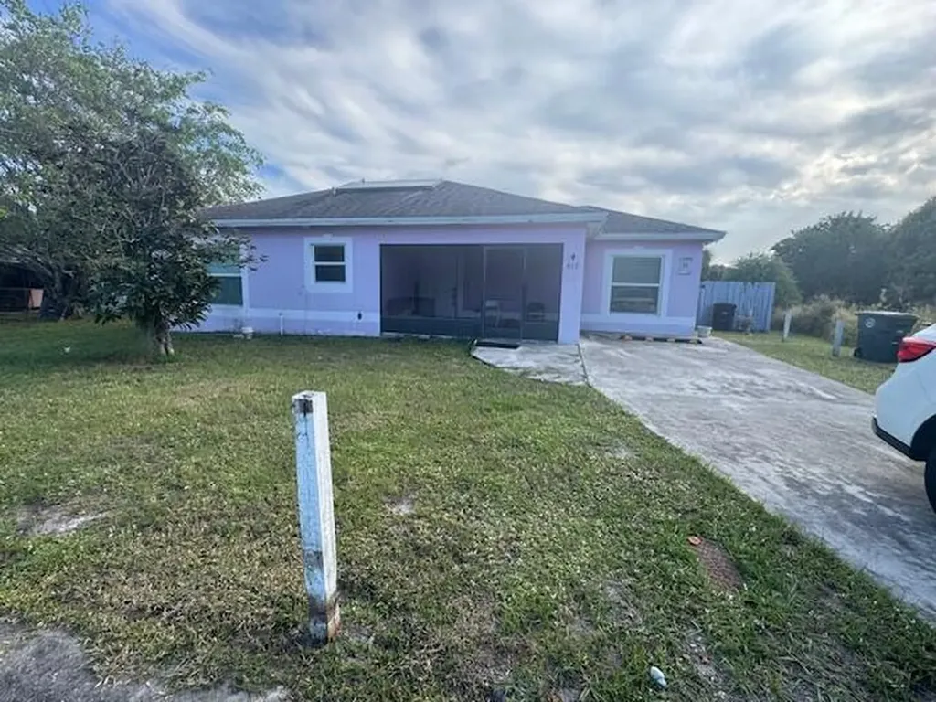 812 N 21st Street Fort Pierce FL 34950