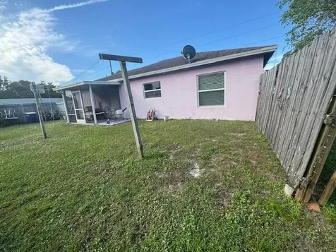 812 N 21st Street Fort Pierce FL 34950