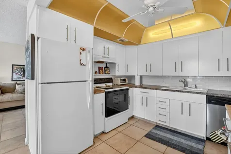 4008 Hythe A Boca Raton FL 33434