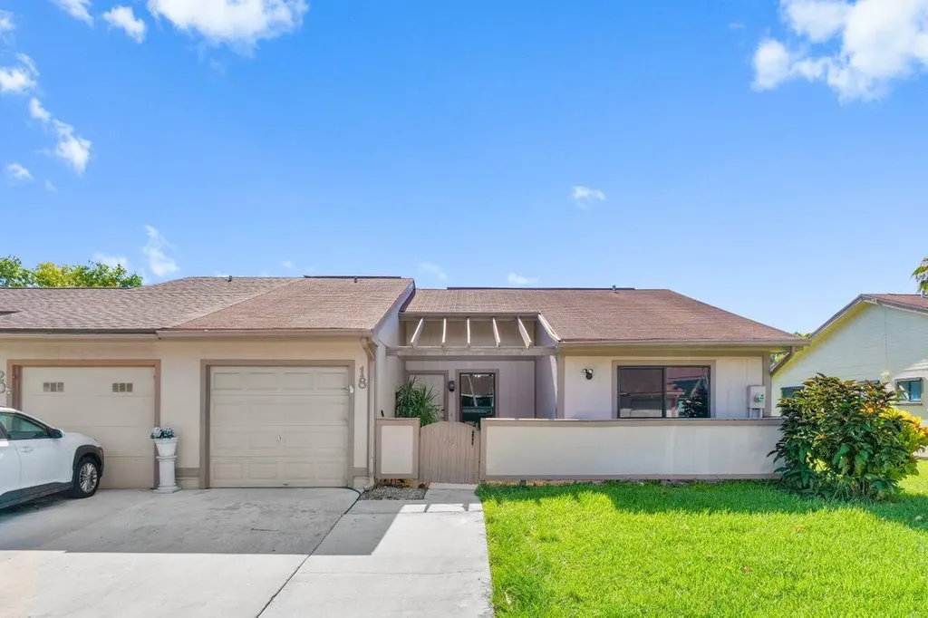 18 Winchmore Lane Boynton Beach FL 33426
