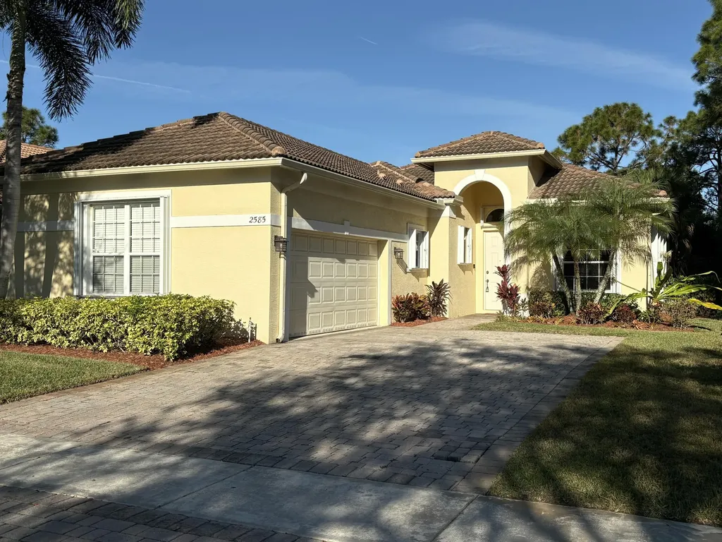 2585 Se Stonebriar Way Stuart FL 34997