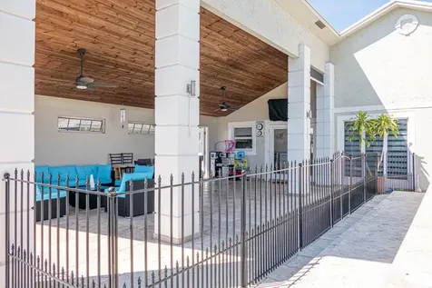725 Sw Hibiscus Street Port Saint Lucie FL 34983