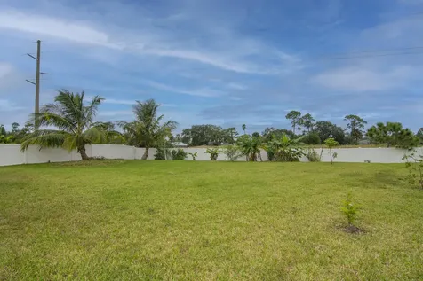 1615 Lexington Square Vero Beach FL 32962