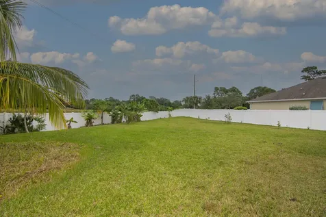 1615 Lexington Square Vero Beach FL 32962