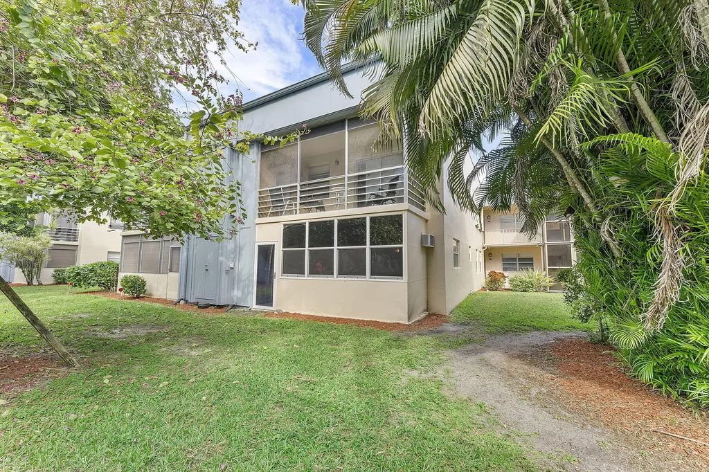 877 Flanders S Delray Beach FL 33484
