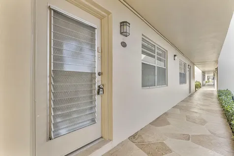 877 Flanders S Delray Beach FL 33484
