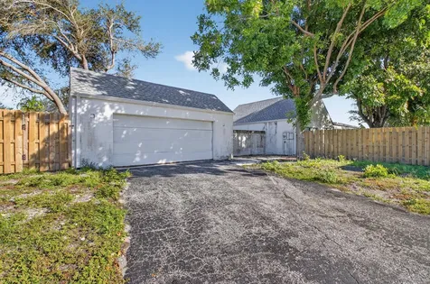 905 Nw 21st Way Delray Beach FL 33445