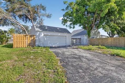905 Nw 21st Way Delray Beach FL 33445