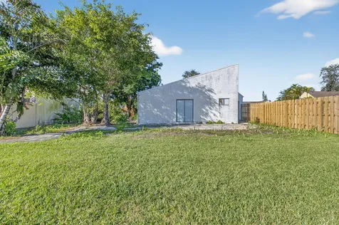 905 Nw 21st Way Delray Beach FL 33445