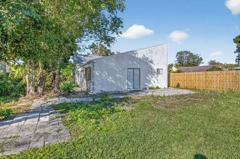 905 Nw 21st Way Delray Beach FL 33445