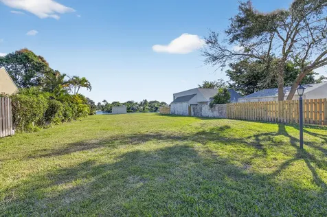 905 Nw 21st Way Delray Beach FL 33445