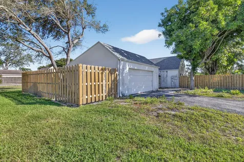 905 Nw 21st Way Delray Beach FL 33445