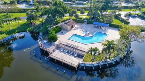 905 Nw 21st Way Delray Beach FL 33445