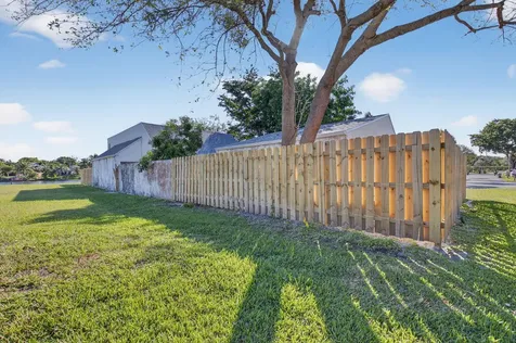905 Nw 21st Way Delray Beach FL 33445