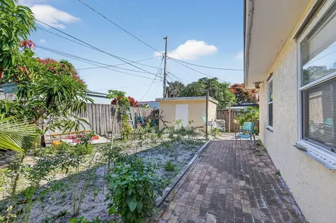 831 30th Court West Palm Beach FL 33407