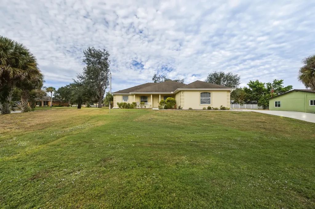 7608 Deland Avenue Fort Pierce FL 34951