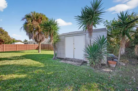5216 Palm Drive Fort Pierce FL 34982