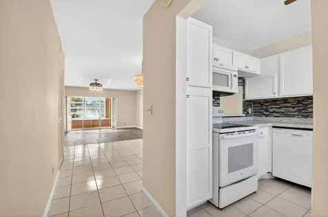 201 Oxford 600 West Palm Beach FL 33417