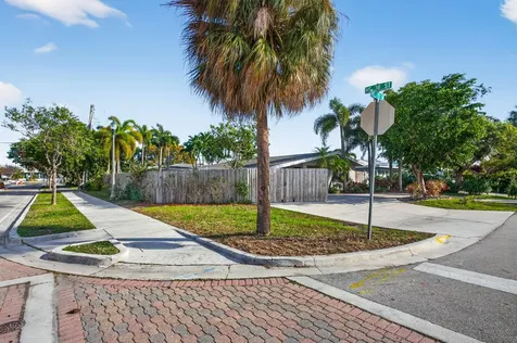 3792 Ne 19th Avenue Oakland Park FL 33308
