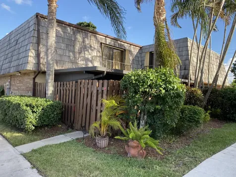 1011 Springdale Circle Palm Springs FL 33461